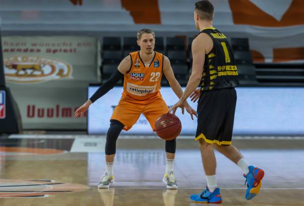 力使他成为 力使他成为