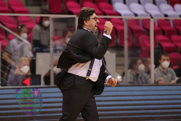 中扮演更重 中扮演更重